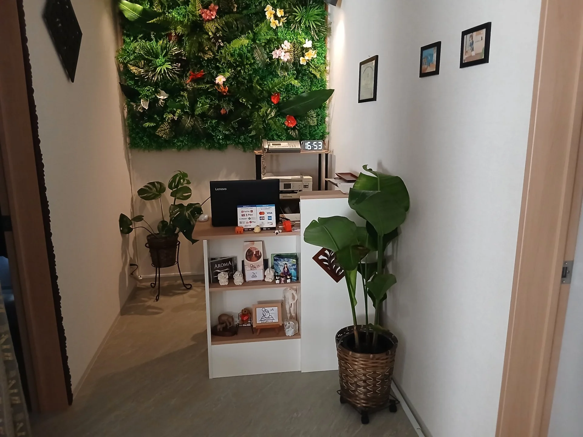 店内の様子6
